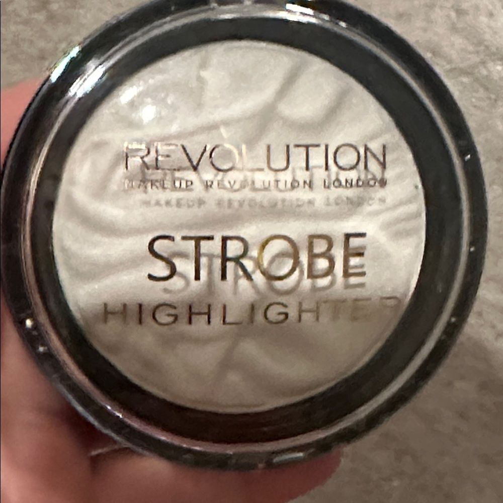 Revolution Strobe Highlighter Face Powder - Picture 3 of 3